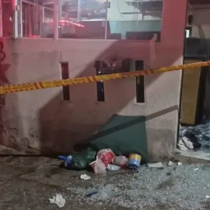 Bombeiros resgatam homem prensado por cerca de 500 quilos de vidro