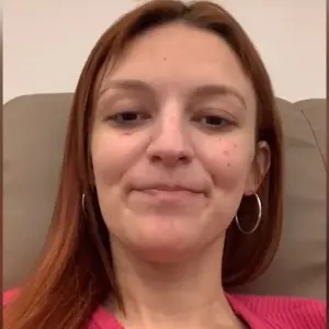 Jovem de Tijucas com câncer inicia tratamento com medicação importada de alto custo