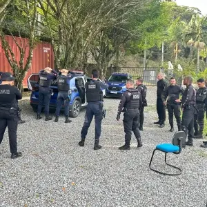 Guarda Municipal realiza treinamento para aprimorar técnicas de abordagem e uso de arma de fogo