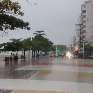Rajadas de vento e alagamentos afetam escolas durante madrugada de chuva intensa na região