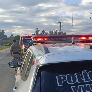 Colisão entre carro e moto deixa motociclista ferido em Canelinha