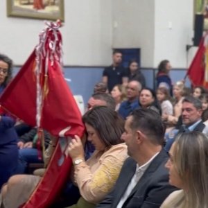 Bandeireiras mantêm viva a tradição na Festa do Divino Espírito Santo