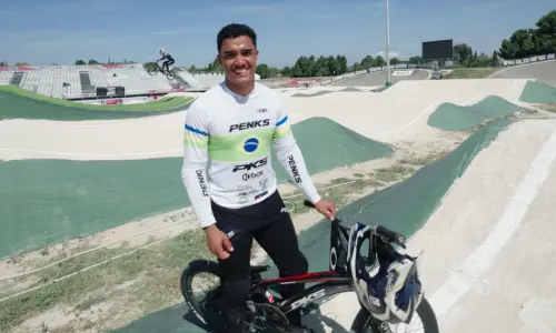Atleta da região disputa competições internacionais de BMX na Europa