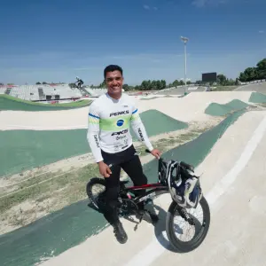 Atleta da região disputa competições internacionais de BMX na Europa