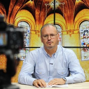 Tarde especial de fé e oração com Padre Elizandro, trazendo palavras que confortam, renovam e edificam