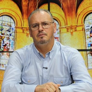 Acompanhe um momento de fé, oração e reflexão com Padre Elizandro, trazendo esperança para sua tarde