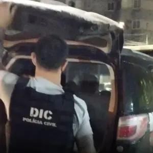 Suspeito de assalto a residência é preso após retornar de fuga