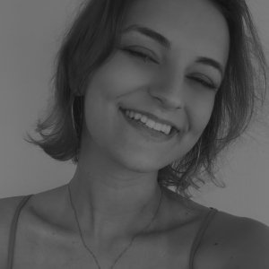 LUTO: Jovem Cinthia Schmitz Santos morre aos 22 anos após longa batalha contra o câncer