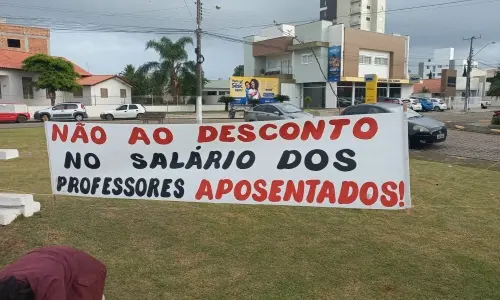 Servidores da Educação de Tijucas se reúnem em mobilização pública