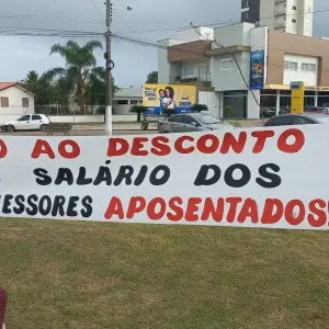 Servidores da Educação de Tijucas se reúnem em mobilização pública