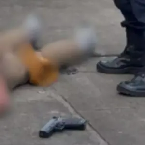 Homem é preso com simulacro de arma e resiste à prisão