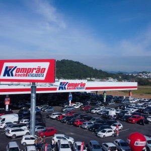 FOTOS NO AR | Komprão Koch Atacadista inaugura nova loja em Palhoça