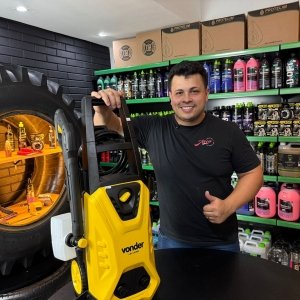 Loja oferece desde produtos químicos até ferramentas elétricas para detalhamento veicular