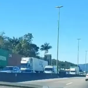 Congestionamento gera filas quilométricas na BR-101 entre Itapema e Navegantes