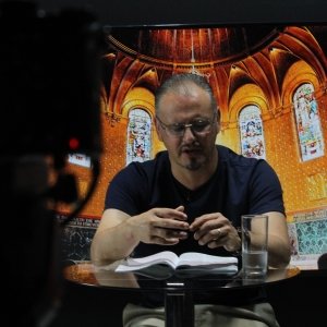 Padre Elizandro Scarsi encerra a semana com bênçãos e esperança no programa Tarde de Fé