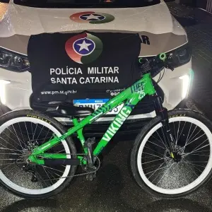 Adolescentes de 13 e 15 anos são flagrados com bicicleta furtada em colégio de São João Batista