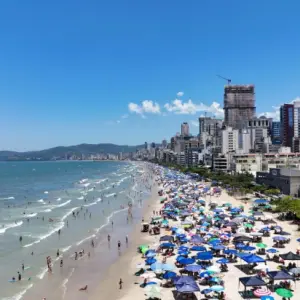 Vendedores de milho e churros passam a poder vender água mineral na orla de Itapema