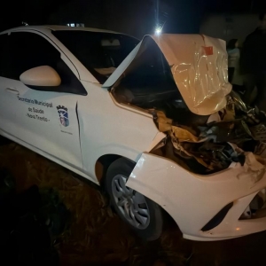 Veículo da Saúde de Nova Trento se envolve em acidente em lombada sem pintura na SC-410, em Tijucas