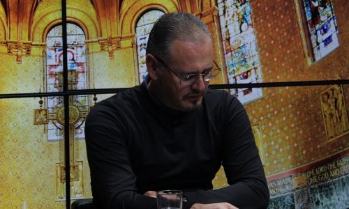 Tarde especial de fé e oração com Padre Elizandro, trazendo palavras que confortam, renovam e edificam