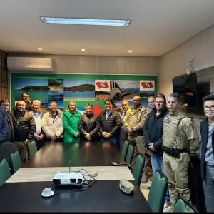 Autoridades estaduais e municipais debatem reforço na segurança pública de Porto Belo