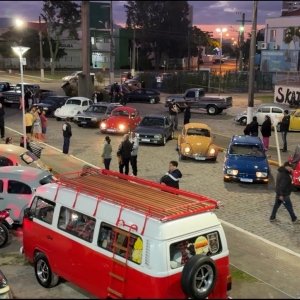 Exposição de carros antigos é sucesso e movimenta o centro de Tijucas
