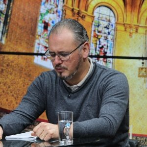 Acompanhe um momento de fé, oração e reflexão com Padre Elizandro, trazendo esperança para sua tarde