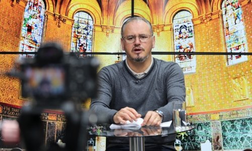 Programa diário promove momentos de espiritualidade, reflexão e conexão com Deus, fortalecendo a fé 