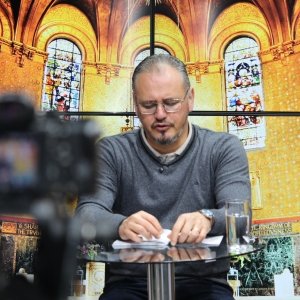 Padre Elizandro Scarsi encerra a semana com bênçãos e esperança no programa Tarde de Fé