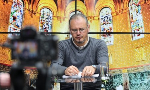 Padre Elizandro Scarsi encerra a semana com bênçãos e esperança no programa Tarde de Fé