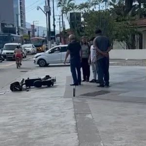 Acidente entre carro e scooter elétrica é registrado no centro de Tijucas
