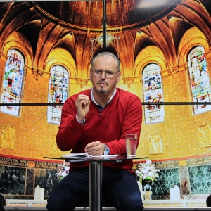 Tarde especial de fé e oração com Padre Elizandro, trazendo palavras que confortam, renovam e edificam