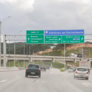 BR-101 terá interdição total no sentido Sul para retirada de caminhão