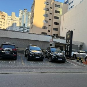 Após se masturbar na praia, homem é preso por importunação sexual