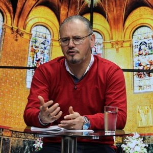 Programa diário promove momentos de espiritualidade, reflexão e conexão com Deus, fortalecendo a fé 
