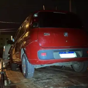 Carro furtado é localizado em Itapema com vidros quebrados