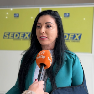 Aposentados lesados por descontos indevidos do INSS começam a receber reembolso; Correios explica parceria