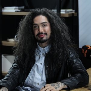 Primeiro Clic Podcast recebe Léo Barbosa, maquiador com 13 anos de carreira