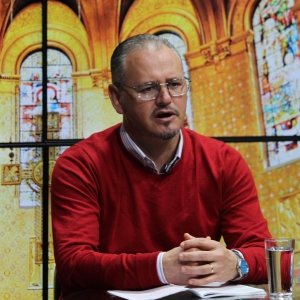 Acompanhe um momento de fé, oração e reflexão com Padre Elizandro, trazendo esperança para sua tarde