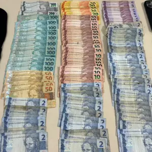 Drogas, munição e dinheiro são apreendidos com suspeito de 'disk-drogas'