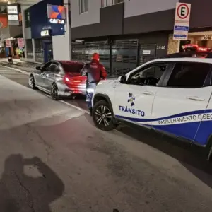 BMW com descarga livre é apreendida por perturbação do sossego