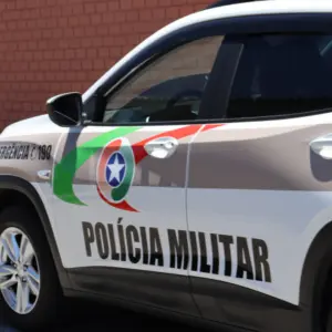 Mulher é presa em Tijucas com mandado de prisão por tráfico de drogas