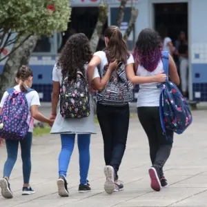 Alunos retornam às aulas na rede estadual e municipal de ensino