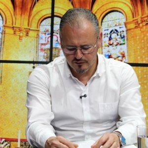 Acompanhe um momento de fé, oração e reflexão com Padre Elizandro, trazendo esperança para sua tarde