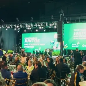 Sicredi realiza entrega do Fundo Social de + de R$ 1 milhão com show da Família Lima