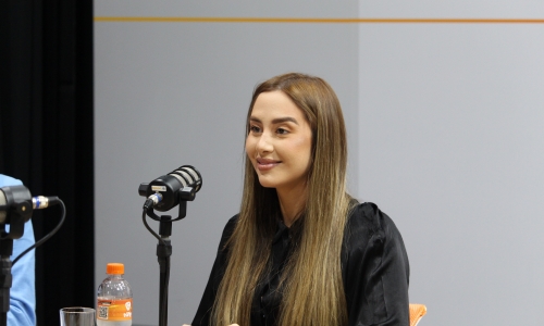 Cantora fala sobre a força feminina no Primeiro Clic edição especial “Entre Elas”