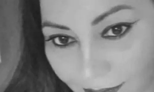 Mulher morre atropelada após discussão com marido em casa noturna