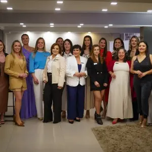 Evento reúne grande público e homenageia sete mulheres destaques em Tijucas