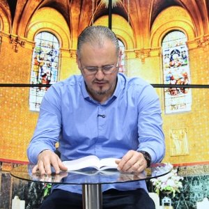Programa diário promove momentos de espiritualidade, reflexão e conexão com Deus, fortalecendo a fé 