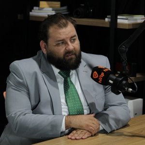 Trajetória de 12 anos do advogado Sérgio Curti no Primeiro Clic Podcast