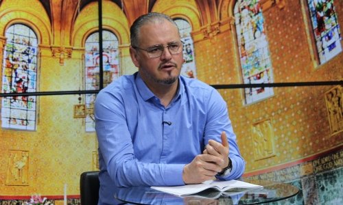 Renove sua fé e encontre força nas mensagens e orações do Padre Elizandro, ao vivo nesta tarde